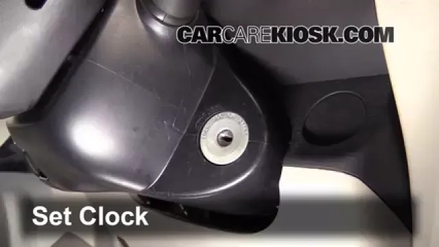2012 Scion iQ 1.3L 4 Cyl. Horloge Régler l'horloge